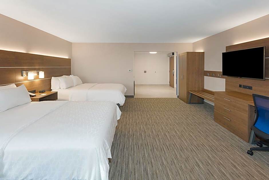 Holiday Inn Express Hotel & Suites Ottawa Airport By IHG
