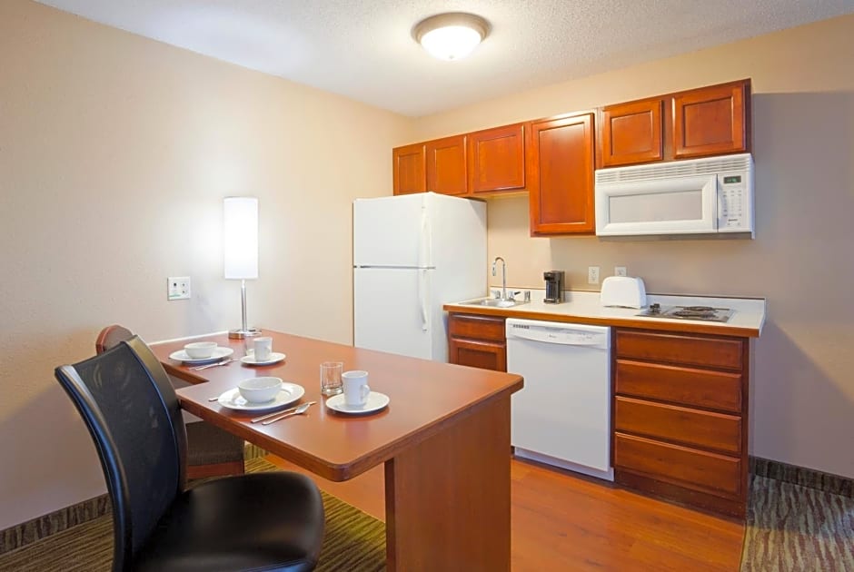 GrandStay Residential Suites Hotel - Eau Claire