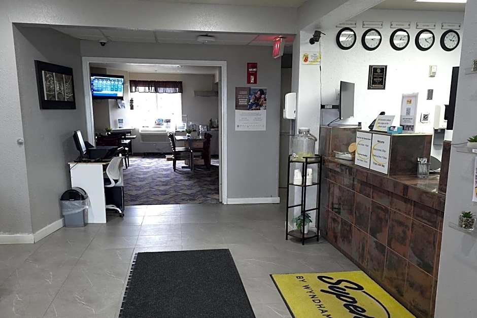 Super 8 by Wyndham Swift Current