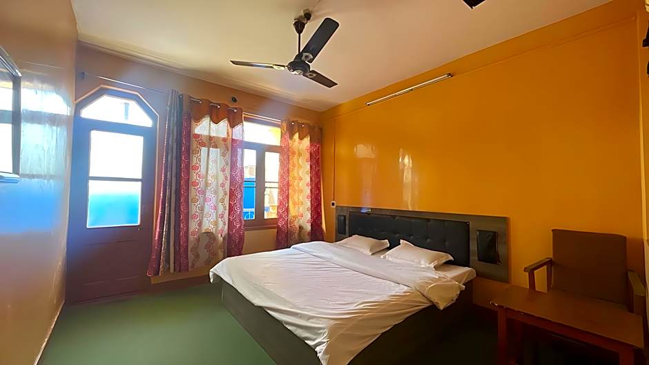 Hotel Royal Reshi – Srinagar, PA