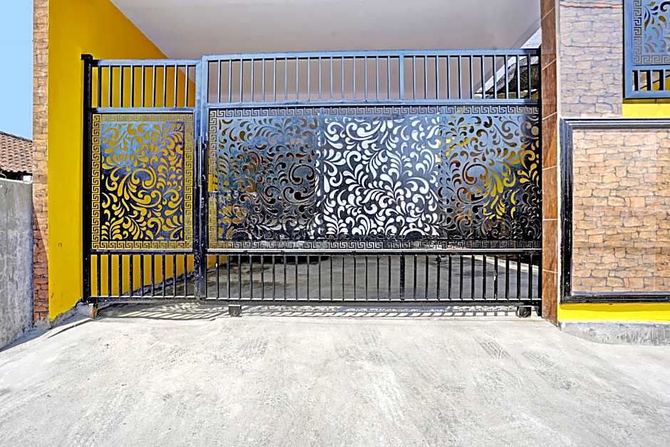 OYO Life 92920 Rumah Kost Azca