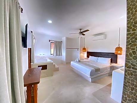 Deluxe Queen Suite