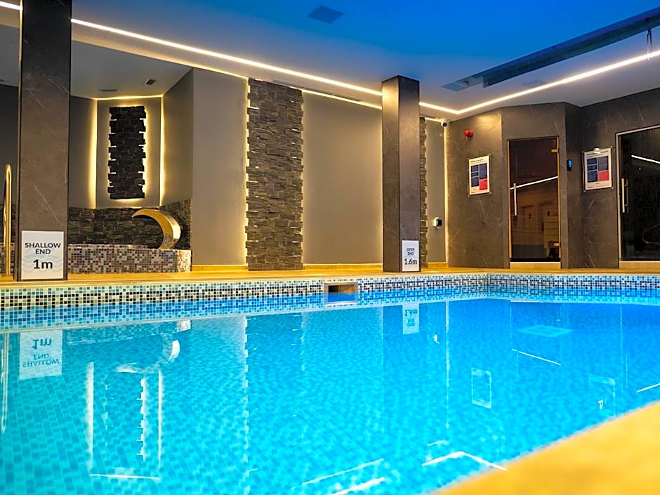Stonecross Manor Hotel