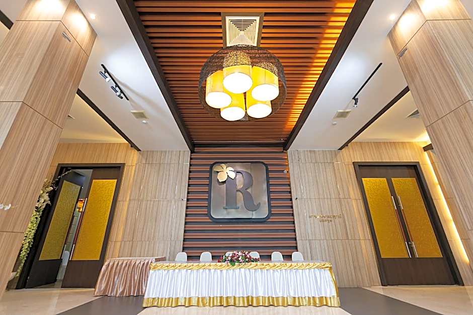 Grand Ratchapruek Hotel