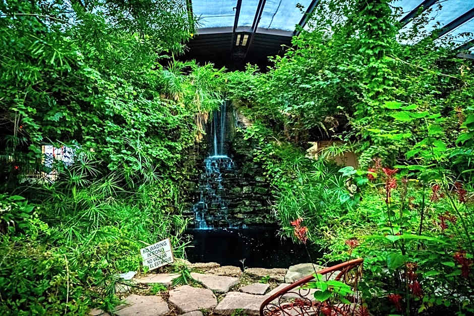 Family Garden Inn & Suites