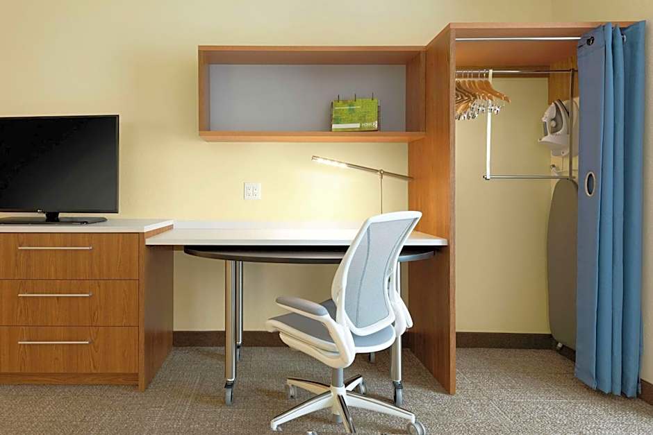 Home2 Suites By Hilton Milwaukee Airport, WI