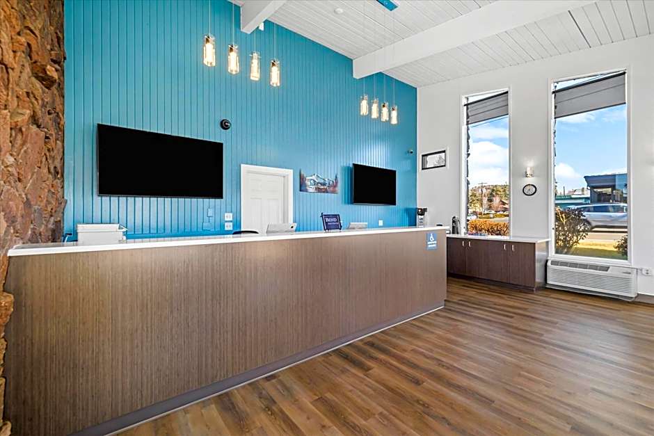 Bend Inn & Suites