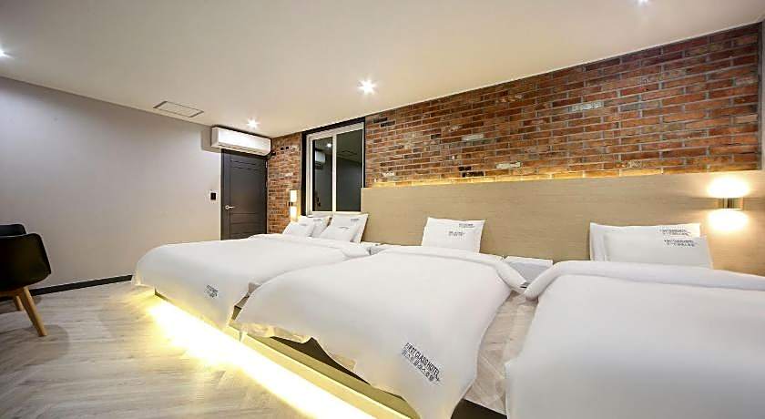 Masan First Class Hotel