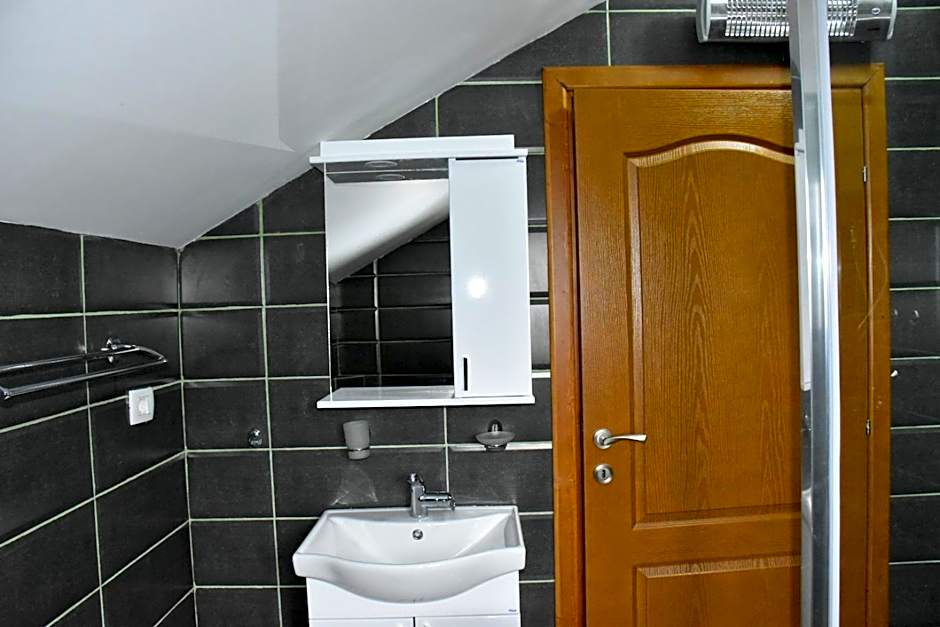 OSTROG Aparthotel KOLIBA-VLASTNIŠTVO MANASTIRA OSTROG