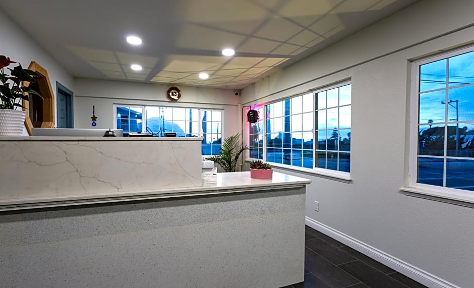 Coastal Breeze Inn
