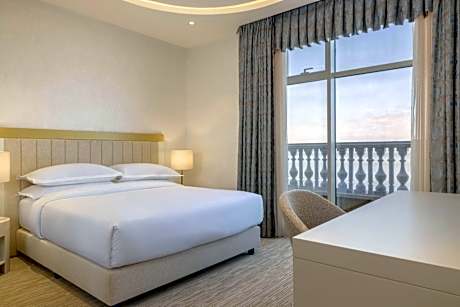 Club Deluxe King Room, Club lounge access, Guest room