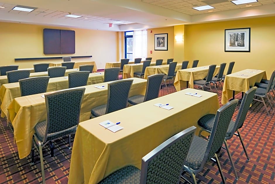 Holiday Inn Express Hotel & Suites Kendall East-Miami, an IHG Hotel