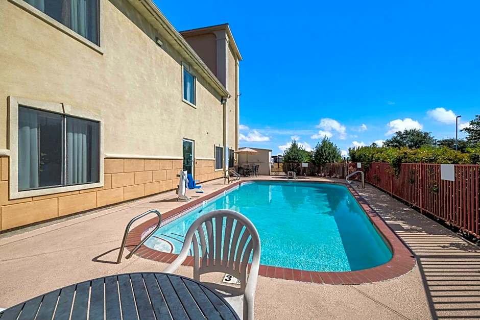 Quality Inn & Suites Terrell