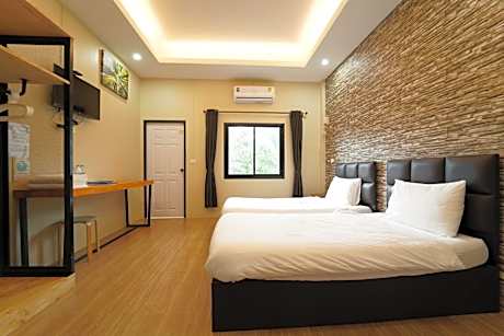 Standard Twin Room with Mountain View