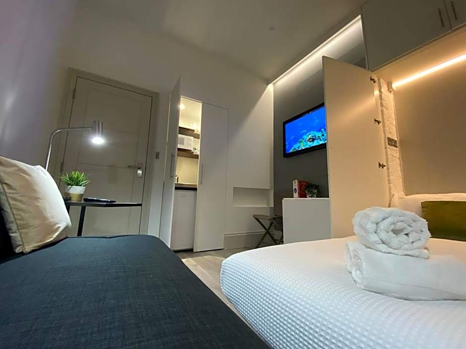 Apt 03 Beachside Beauty Central Studio Steps from Cafes