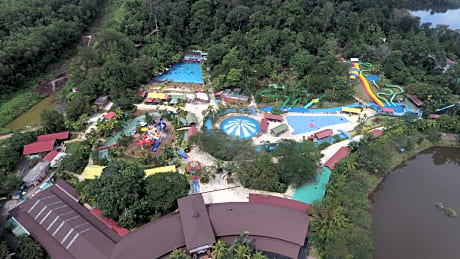 Bukit Merah Laketown Resort