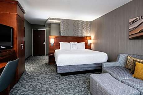 King Room with Roll-In Shower - Mobility Access/Hearing Accessible