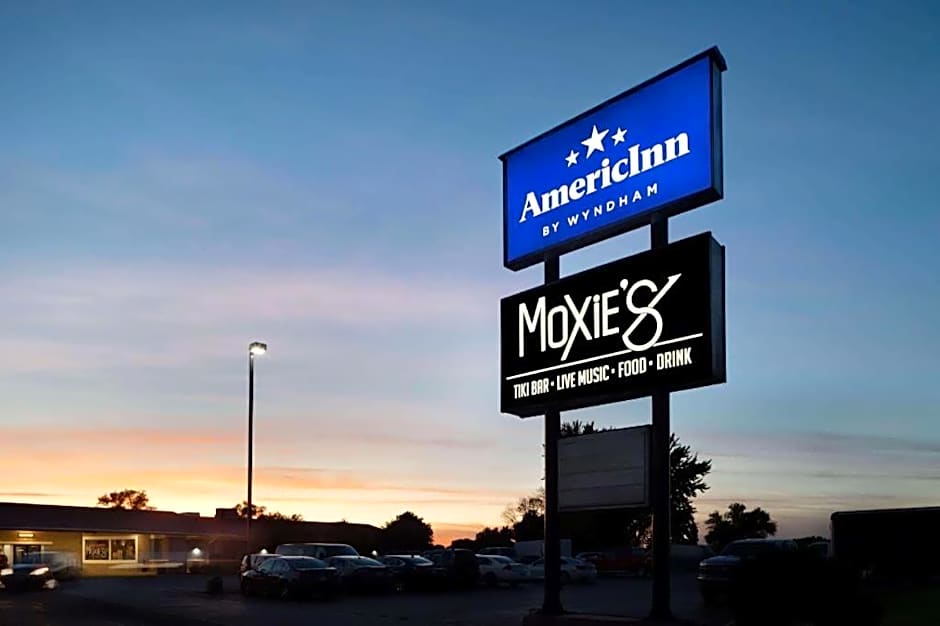 AmericInn by Wyndham La Crosse Riverfront-Conference Center
