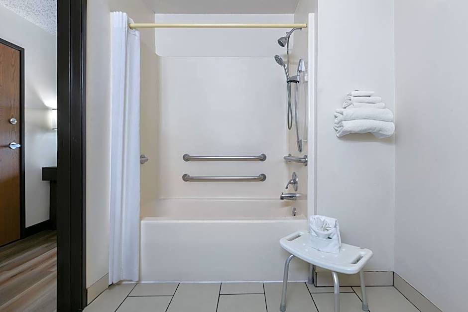 Super 8 by Wyndham Grapevine/DFW Airport Northwest