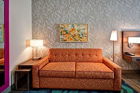 1 King 1 Bedroom Suite Accessible Rollin Shwr