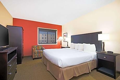King Suite Jetted Tub with Sofa Bed