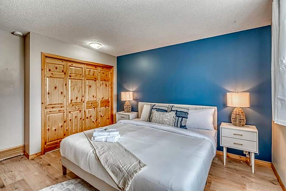 Boho Retreat w/King Bed on Bow River Pathway
