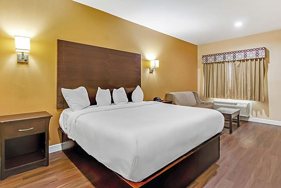 Americas Best Value Inn Houston at FM 529