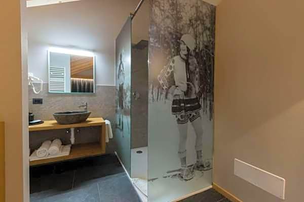 Arnica Mountain Hotel