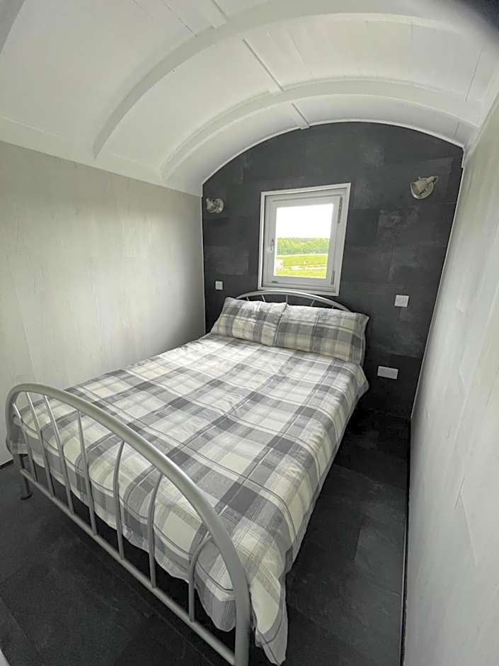 AC/DC Glamping