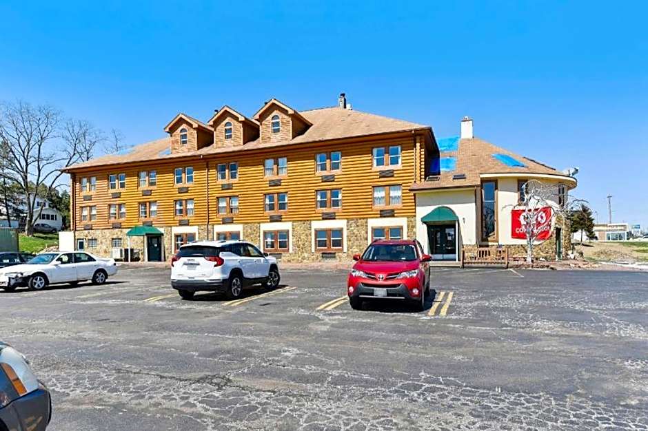 Casa Loma Inn & Suites by OYO Davenport IA near I-80