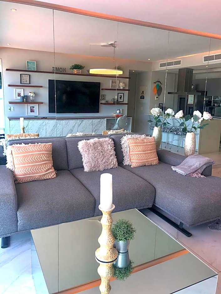 Luxurious Oceanfront condo with Unmatched Panoramic Views