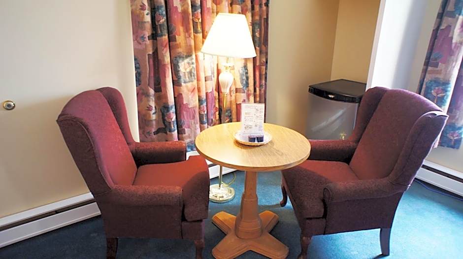 Kings Inn Near the Falls