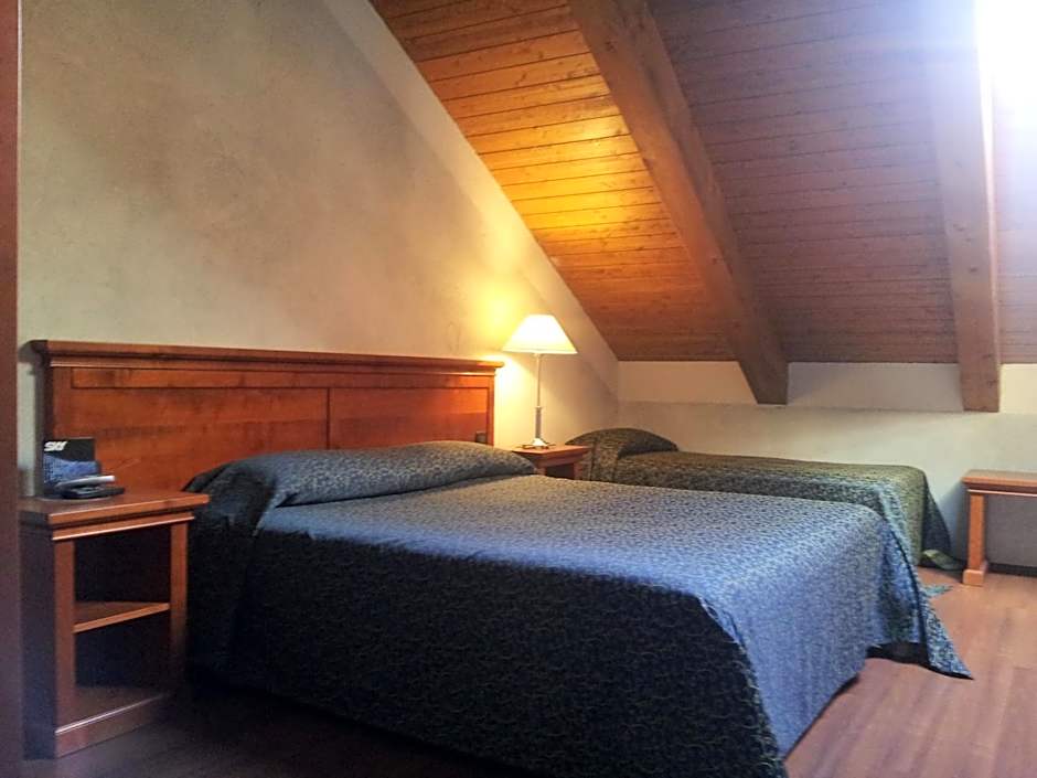 Photo 1 of 5 of Triple Room