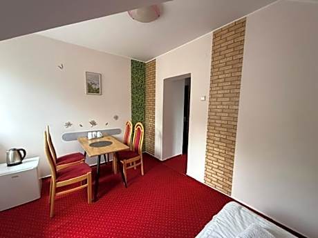Studio (4 Adults)