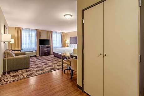 King Studio with Sofa Bed - Non-Smoking