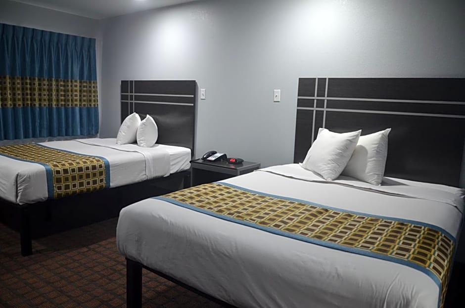 Travelers Inn