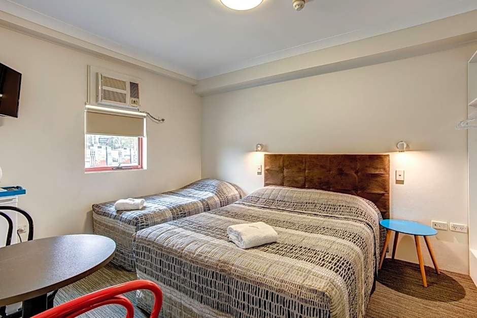 Arena Hotel (formerly Sleep Express Motel)