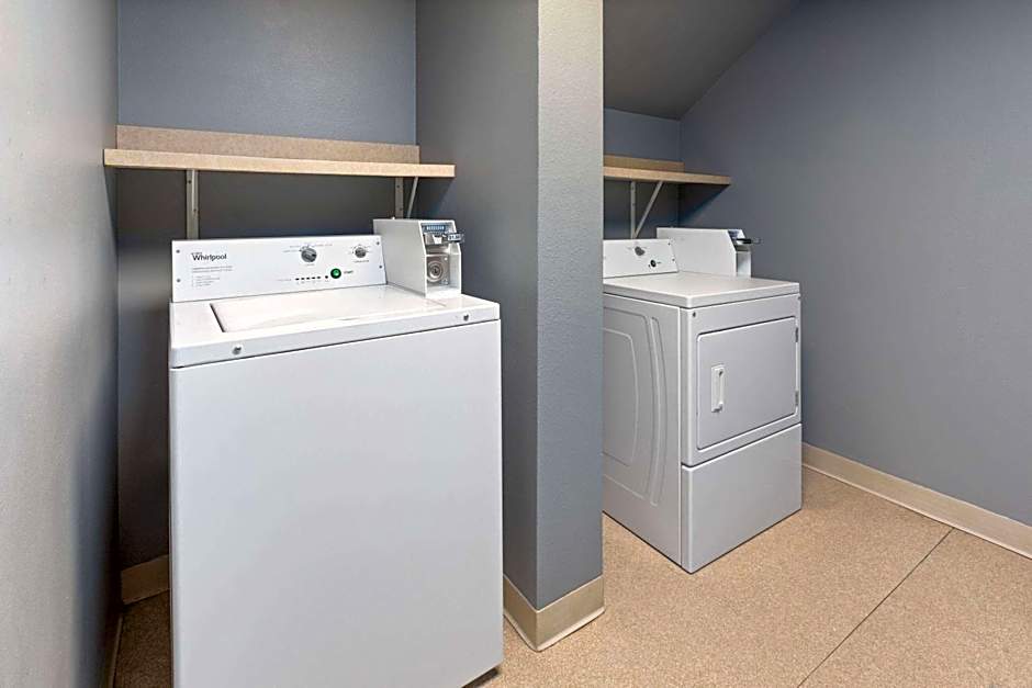 AmericInn by Wyndham North Branch