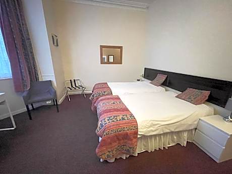 Twin Room with Private Bathroom