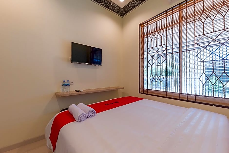 RedDoorz Plus near RSUD Gunung Jati Cirebon