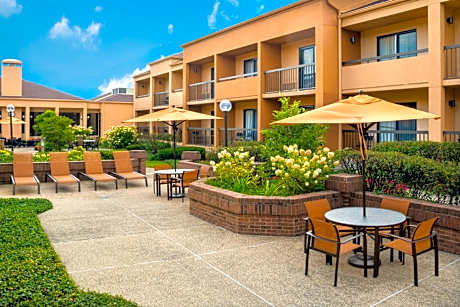 Courtyard by Marriott Chicago Deerfield