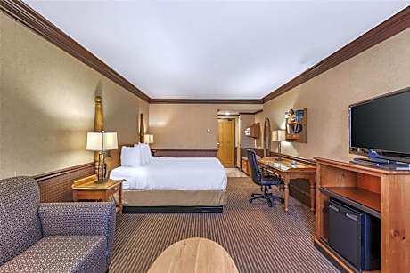 Tranquility Base Queen Suite with Spa Bath and Fireplace