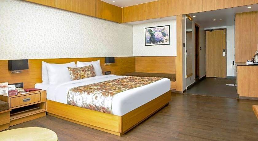 Summit Montana Suites & Spa at Mall