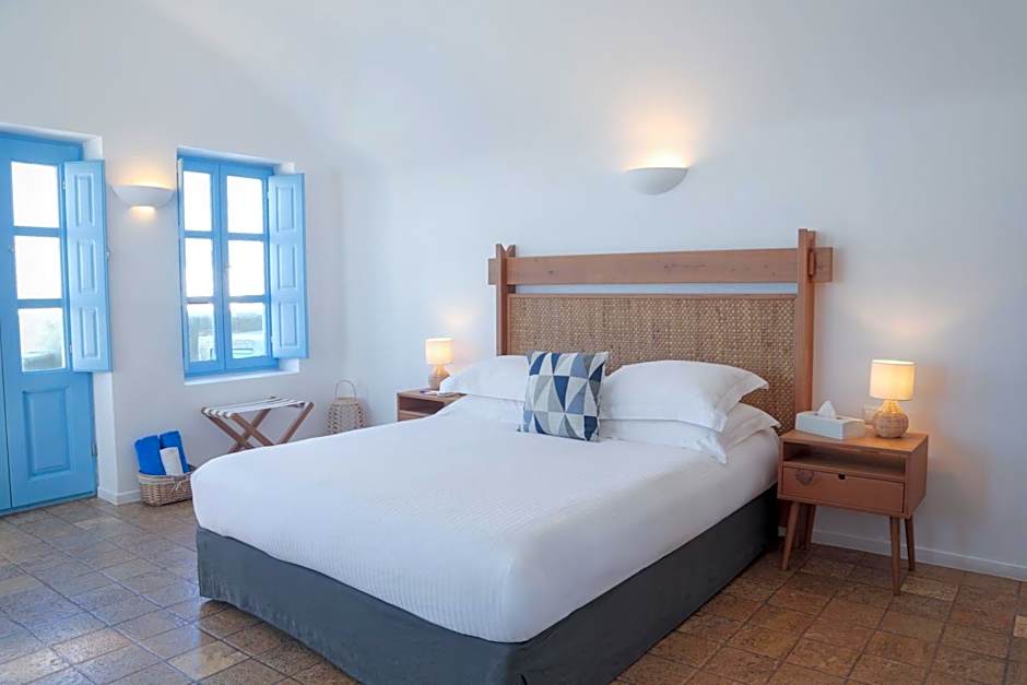 Pantelia Suites