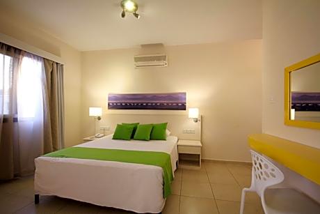 Sea CleoNapa Hotel