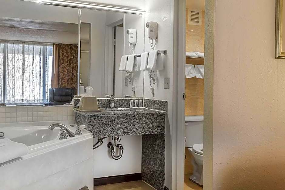 Quality Inn Dickson