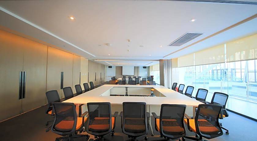 Holiday Inn Express Yingkou Onelong Plaza By IHG