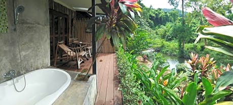 Cottage with Private Sit-Out and Bathtub