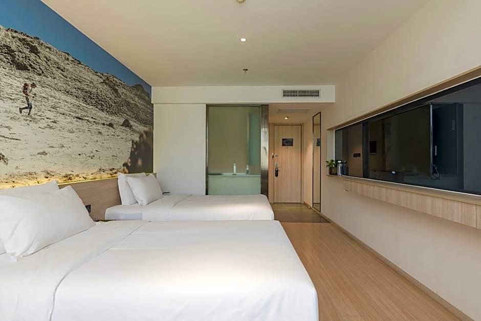 Atour Light Hotel Tangshan Exhibition Center                               