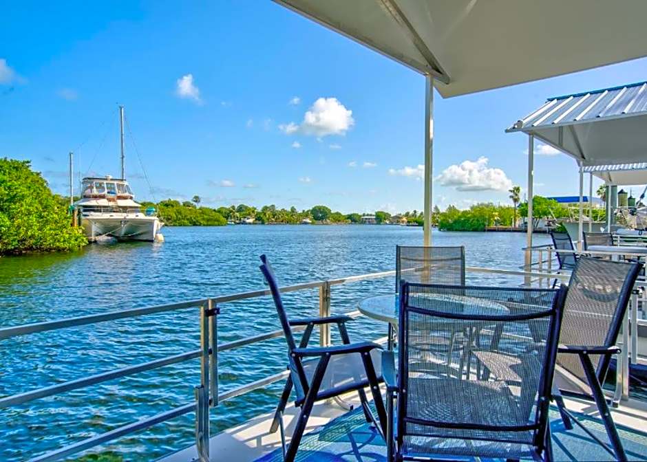 Captain Pip's Marina & Hideaway